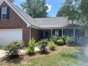 Building Photo - 3028 Express Ln NE