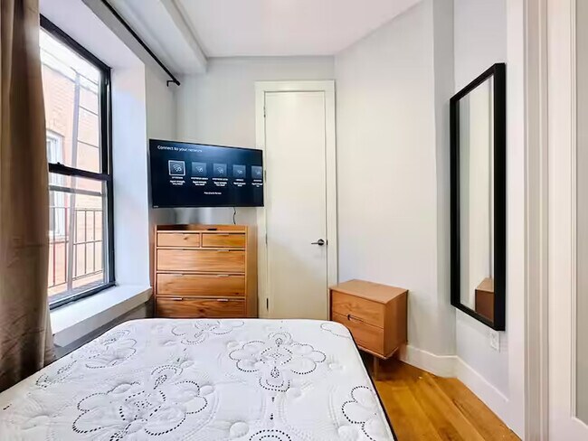 Foto del edificio - Furnished room/NOT APARTMENT