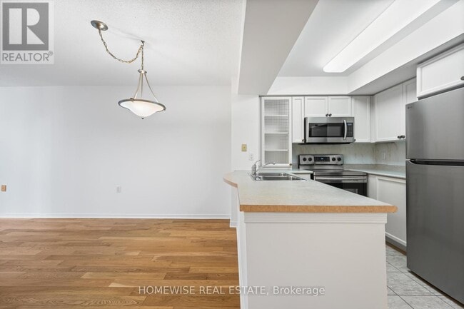 Photo du bâtiment - 388-388 Bloor St E