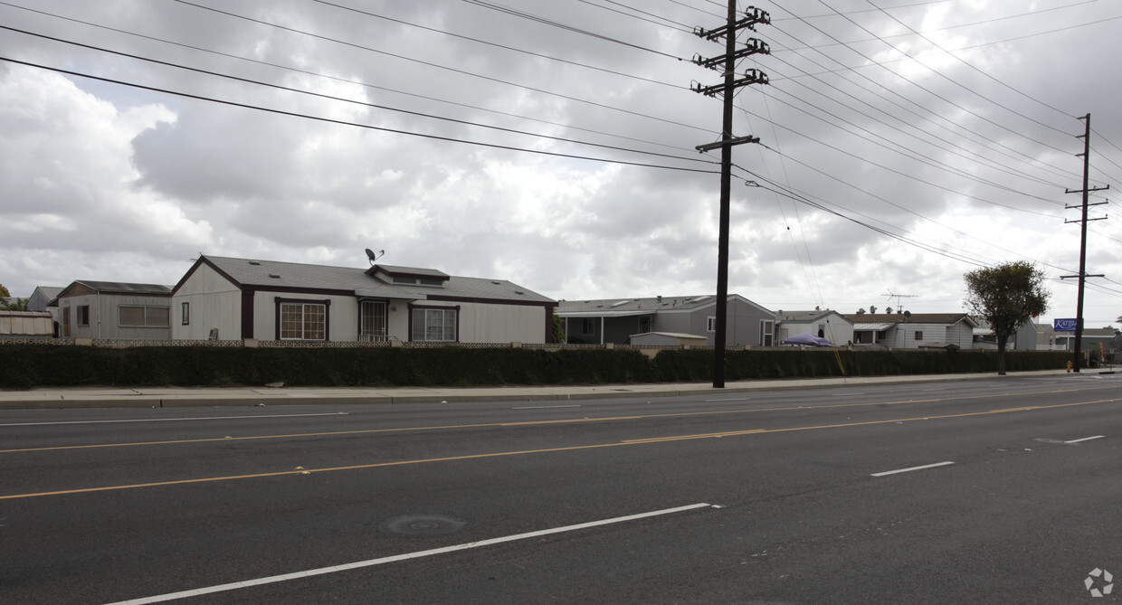 Foto del edificio - Katella Mobile Home Estates