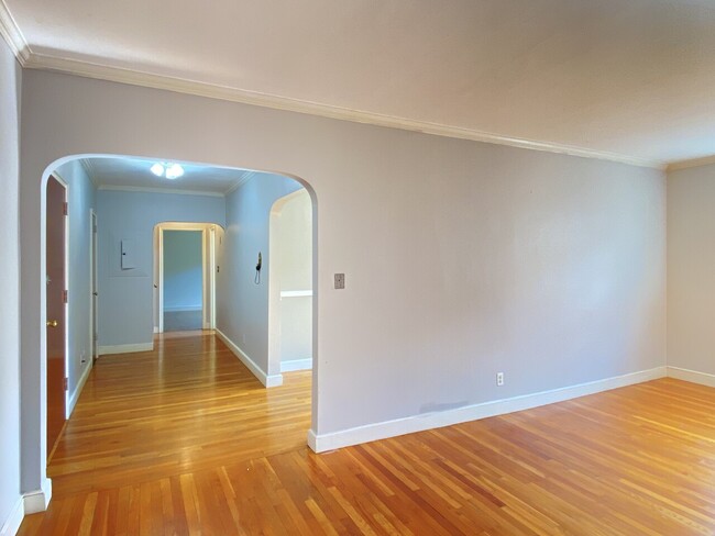 Building Photo - 56 Elm St Unit 9
