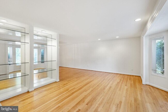 Foto del edificio - 7611 Whittier Blvd