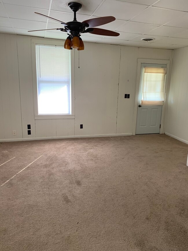 Building Photo - 708 Cherry St