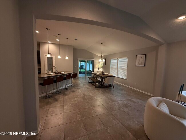 Building Photo - 686 Glendale Ln