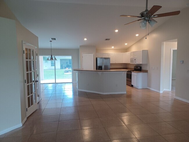 Foto del edificio - Coming in June  3 Bedroom, 2 Bath