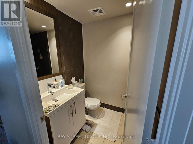 Building Photo - 5-3825 Sheppard Ave E