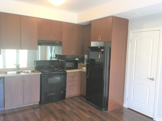 Building Photo - 3135 Boxford Cres