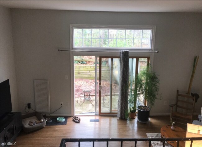 Building Photo - 3 br, 2.5 bath Townhome - 1512 Chatham Col...
