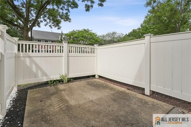 Building Photo - 37 Kingston Run