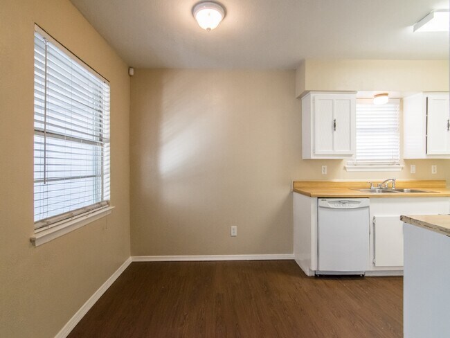 Building Photo - 12104 Bishop Dr