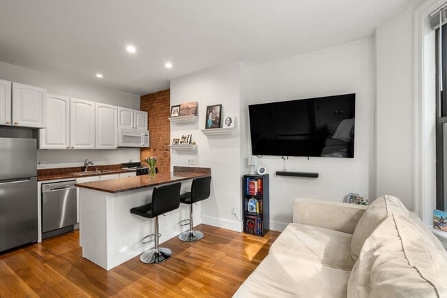 Foto del edificio - 20 Concord Sq