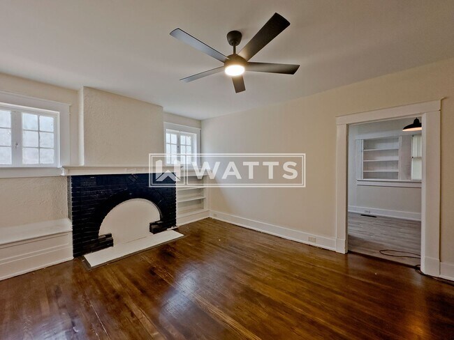Building Photo - Charming 2-Bedroom Craftsman Bungalow in Woodlawn