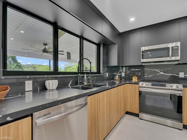 Building Photo - 4 br, 4.5 bath House - 17680 SW 54th St