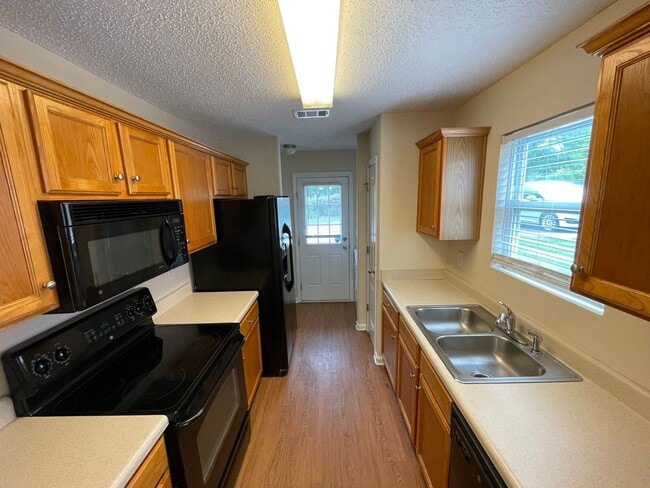 Building Photo - BRIDGEWATER HOME! PRE-LEASING FOR AUGUST 2026!