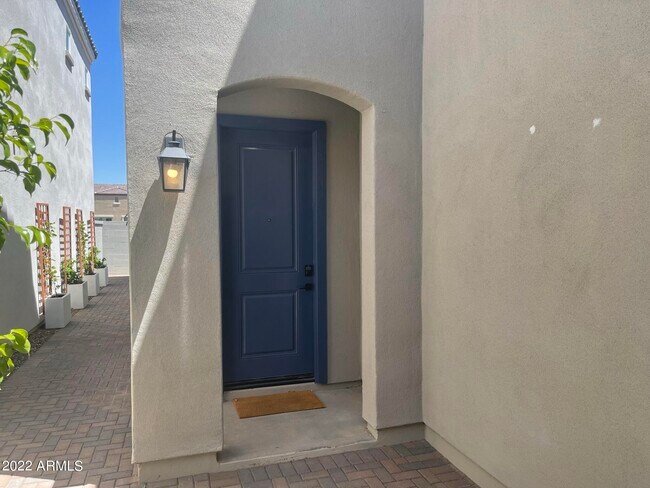 Building Photo - 2462 E Lovebird Ln