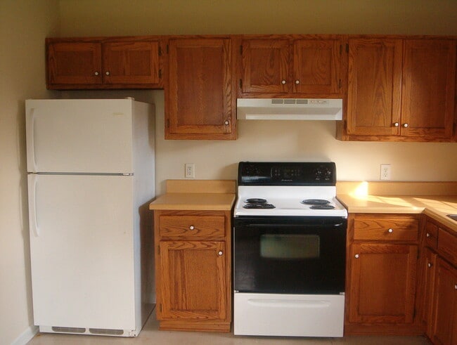 Building Photo - Cute home located in City Limits