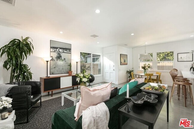 Foto del edificio - 4234 Verdugo Rd