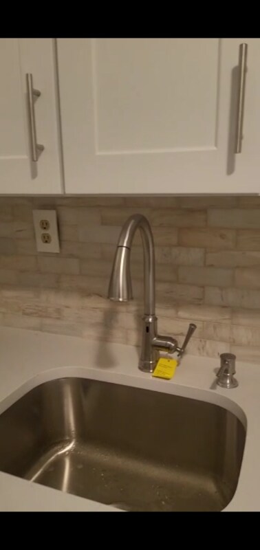 Foto principal - 1369 E 86th St
