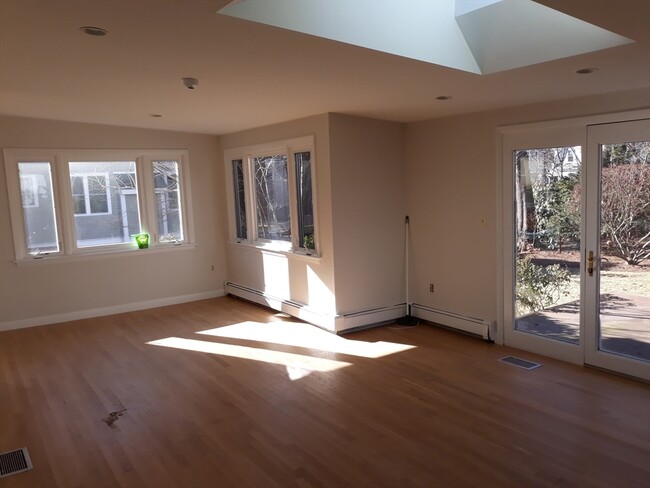 Building Photo - 133 Winslow Rd
