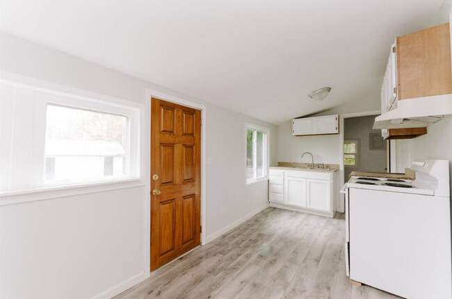Building Photo - 36 Leaman St
