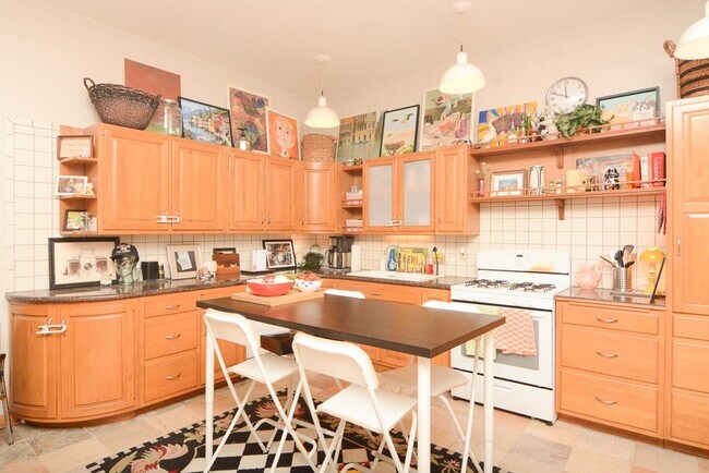 Foto del edificio - 945 N Hoyne Ave