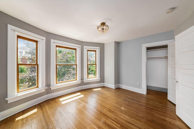 Foto del edificio - 919 Hunter Ave