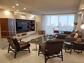 Building Photo - 3000 Island Blvd