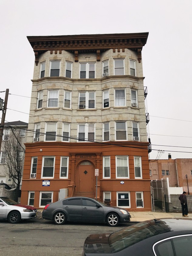 Primary Photo - 34 Gillette Pl