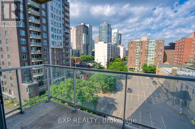 Building Photo - 300 Lisgar St