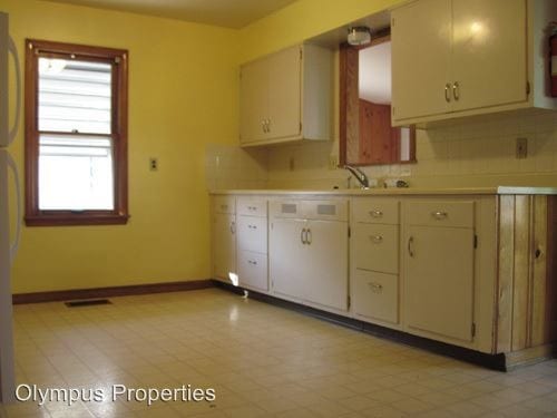 Building Photo - 417 E Hillside Dr