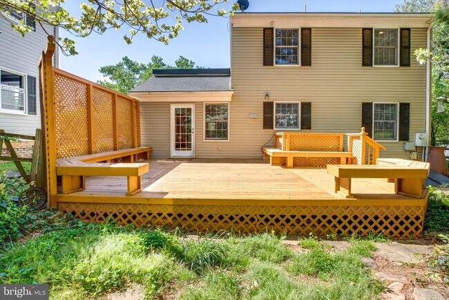 Building Photo - 5823 Silchester St