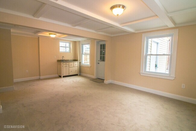 Building Photo - 40 Humphreys St