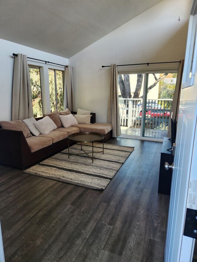 Foto del edificio - 4 bedroom, 2 bathroom home for rent off of Higuera Street