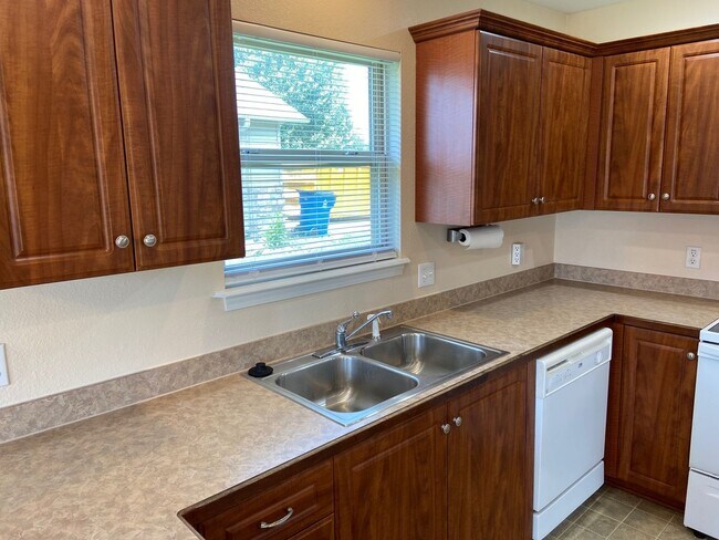 Foto del edificio - Single-Family Home in Evergreen Ridge, Hol...