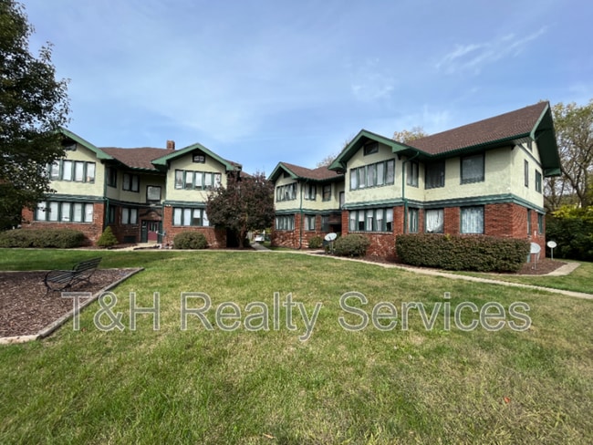 Building Photo - 3504 E Fall Creek Pkwy N Dr