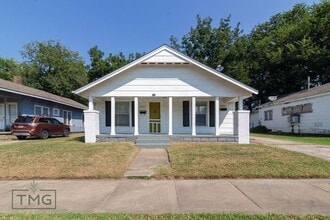 Building Photo - 2523 E 7th St