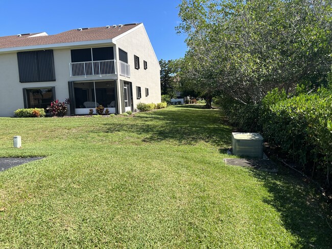 Building Photo - 3215 S Lakeview Cir