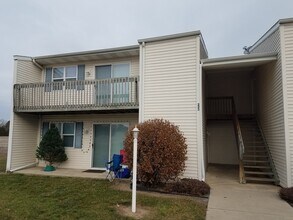 Building Photo - 211 Tanglewood Dr