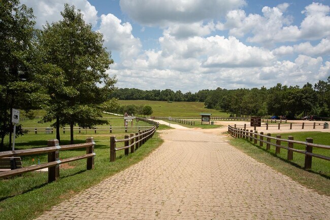 Building Photo - 1241 Sandler Ridge Rd