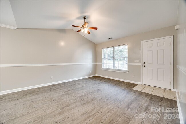 Foto del edificio - 410 Danielle Way