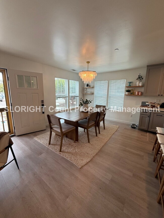Building Photo - AVAILABLE SEPTEMBER- Walking Distance From The Beach - 3 Bed / 2 Bath