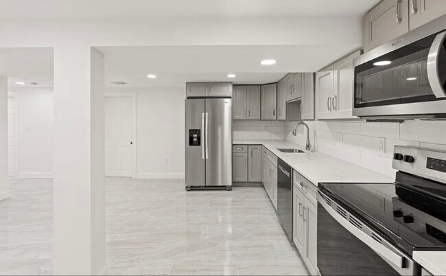 Building Photo - 320 Malden St