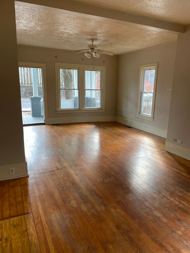 Building Photo - 326 Sanford St