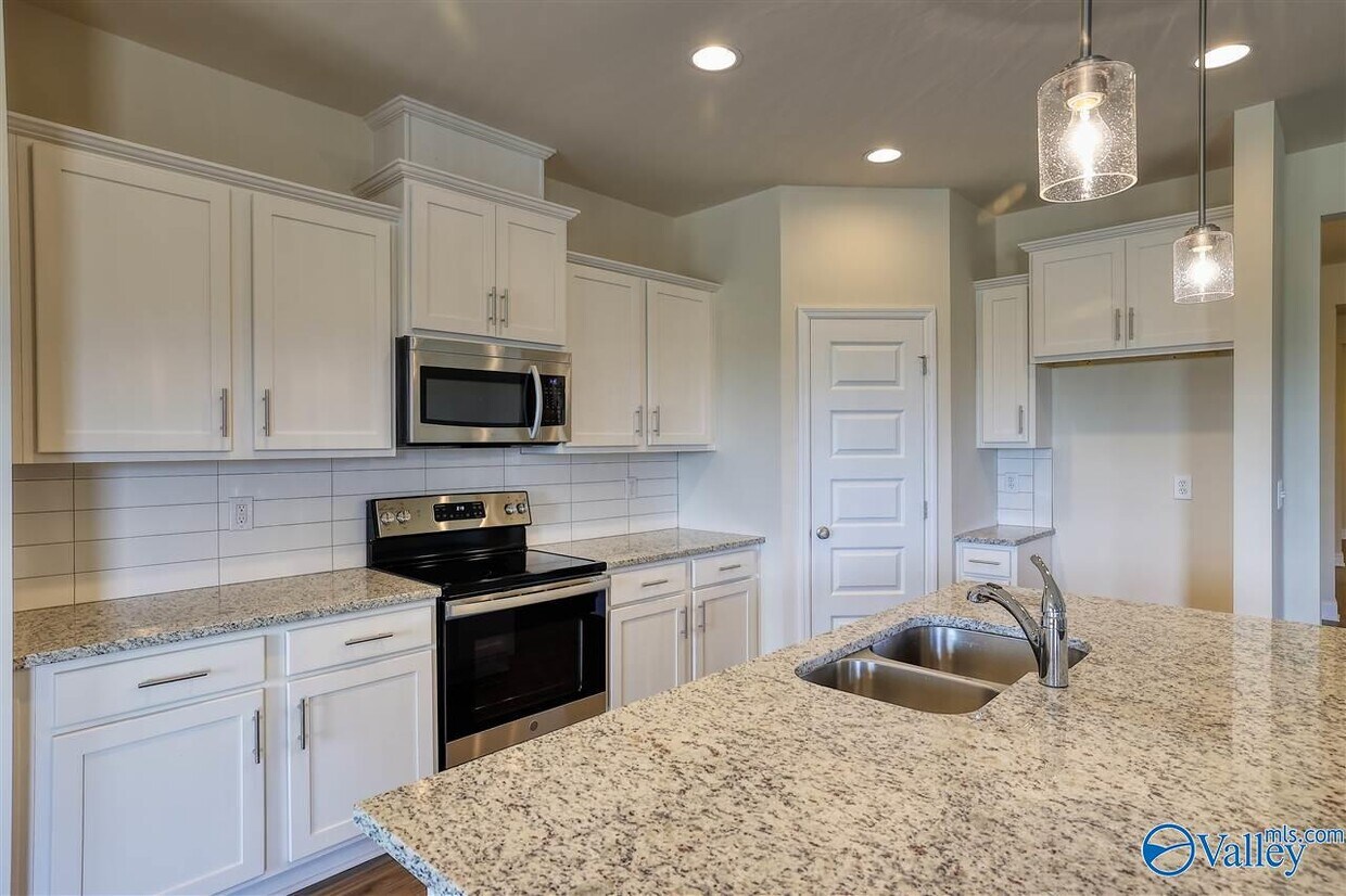 Foto principal - 12861 Tallulah Dr