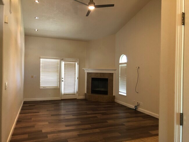 Foto del edificio - 5927 S Wallflower Pl