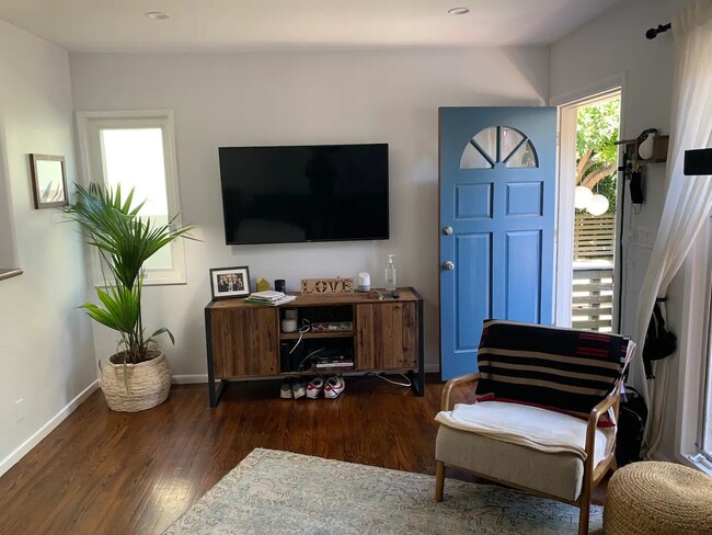 Big Screen TV, inviting front entrance - 851 Oxford Ave