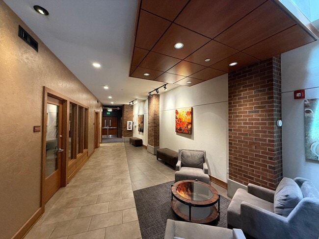 Modern 1BR Condo with Luxury Amenities in ... - Modern 1BR Condo with Luxury Amenities in ...