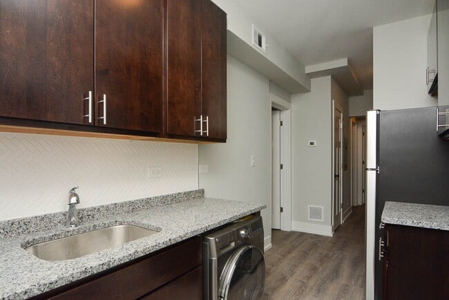 Foto del edificio - 1133 Maple Ave