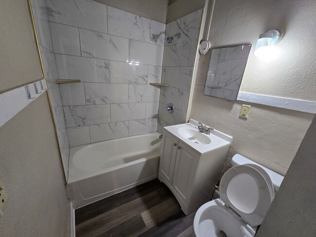 Building Photo - 1512 Jones St