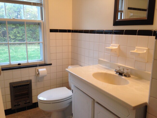 Bathroom - 2050 Farleigh Rd
